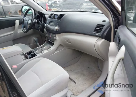 2010 Toyota Highlander Base V6 из США, поврежденный, VIN 5TDBK3EH4AS037988
